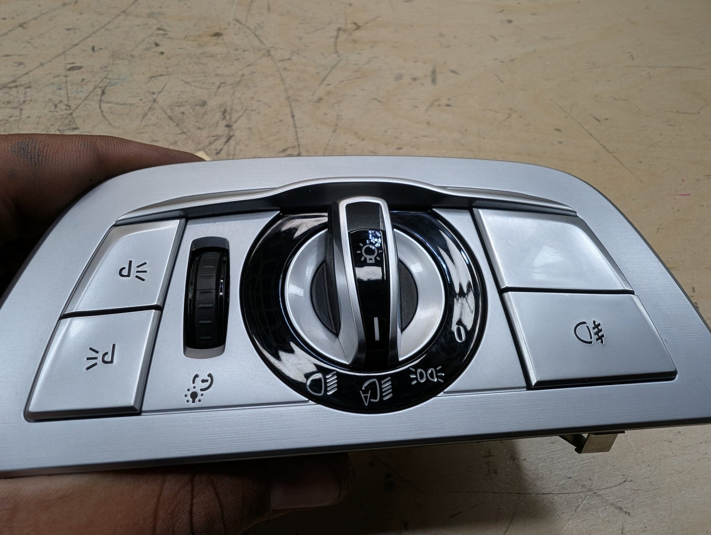 2016-2022 BMW 750i G12 Headlamp Switch 9472976