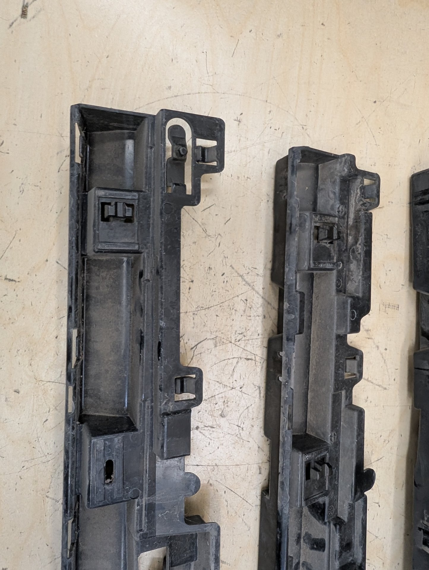 2012-2018 BMW 320i F30 Left Driver Side Skirt Rocker Panel Brackets SET 7256919