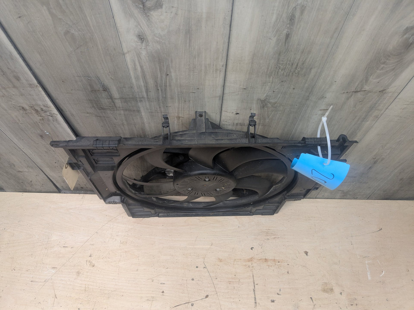 2011 - 2016 BMW 528i F10 Radiator Fan Shroud Housing w/ Motor 8642161 N20B20O0