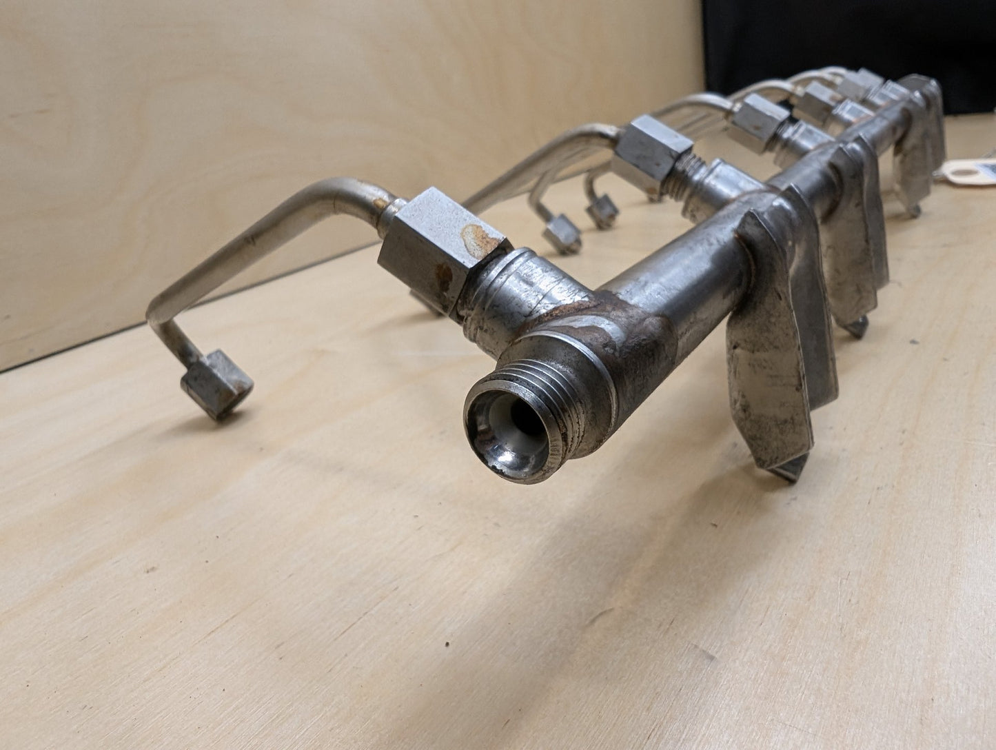 2007-2013 BMW E93 335i N54B30A Engine Motor Fuel Injector Rail Line 7575480