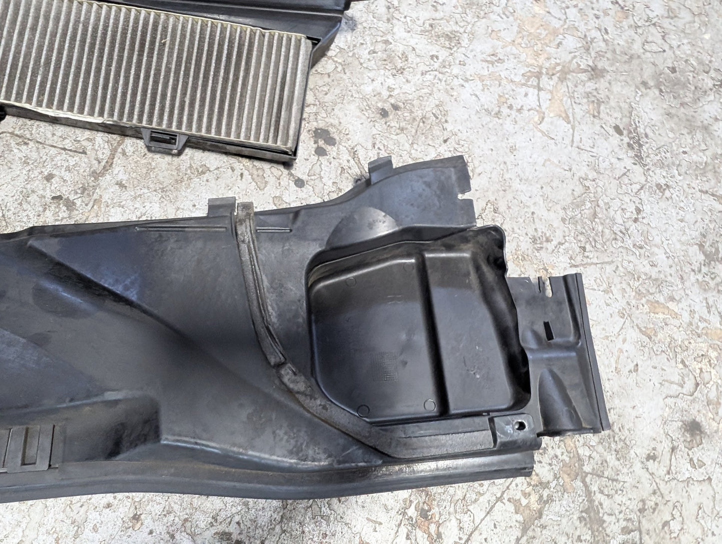 06-13 OEM BMW E90 E92 E93 328 335 Cabin Air Filter Cowl Housing Lower Upper SET