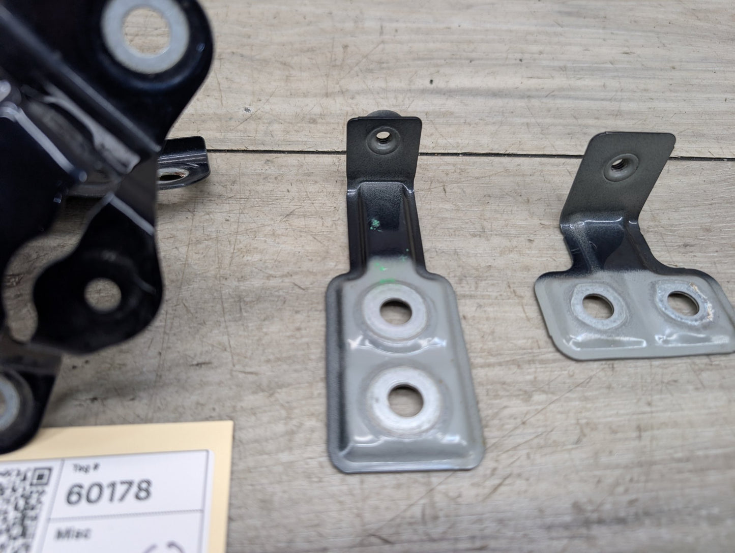 2017-2023 BMW 530i G30 Front Left Driver Fender Brackets SET 7349617