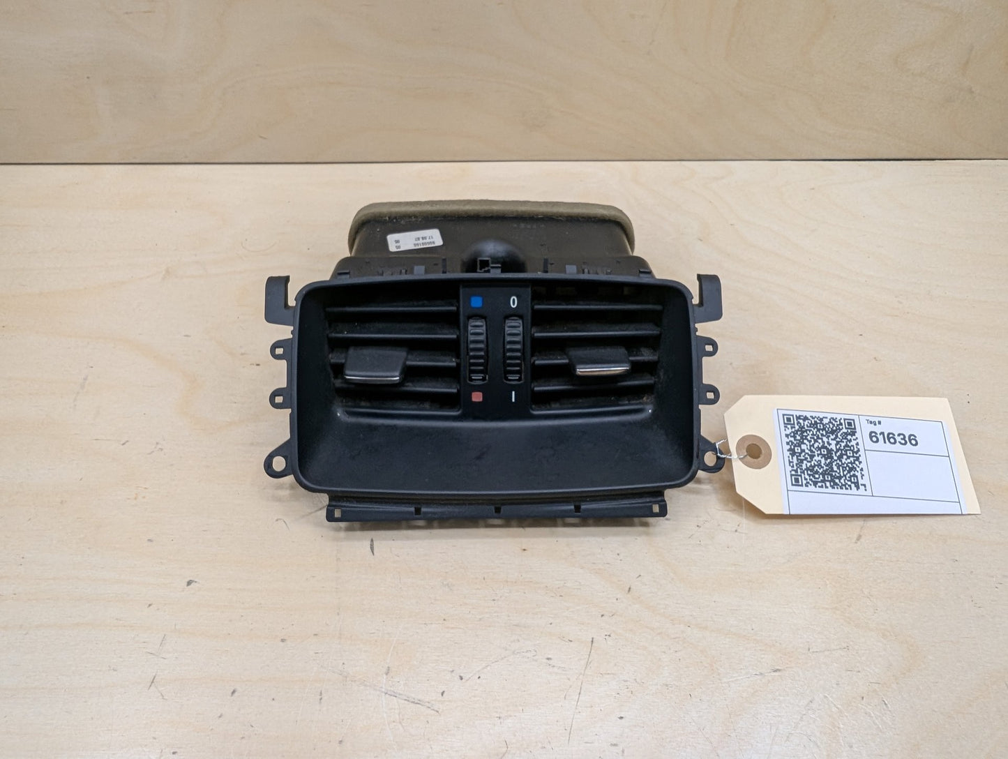 07-13 OEM BMW E92 328 335 Coupe Interior Central Console Rear Vent