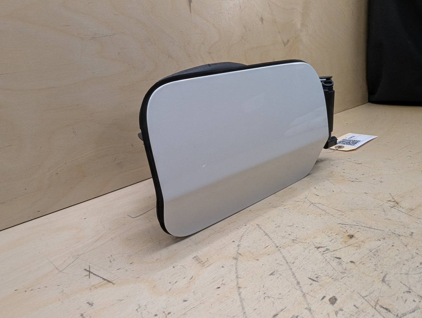 14-20 OEM BMW F32 F82 M4 Gas Fuel Tank Filler Door Cap Lid Cover Assembly