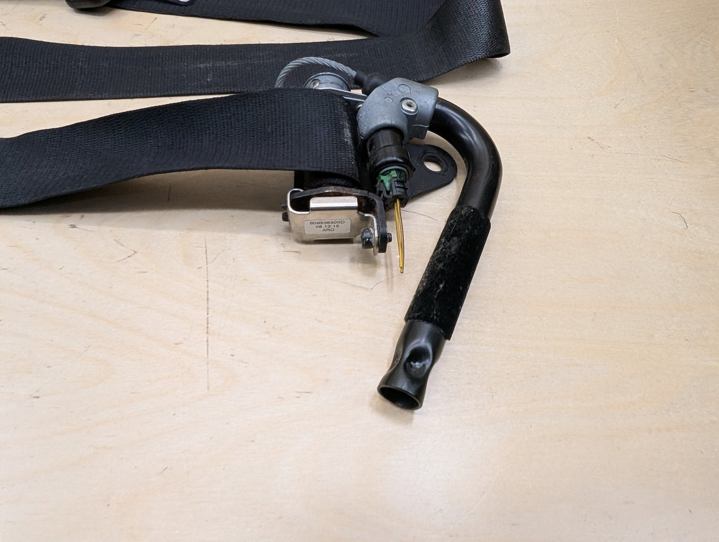 OEM BMW F15 F16 F85 X5 X6 Front Left Driver Seat Belt Seatbelt Retractor Black