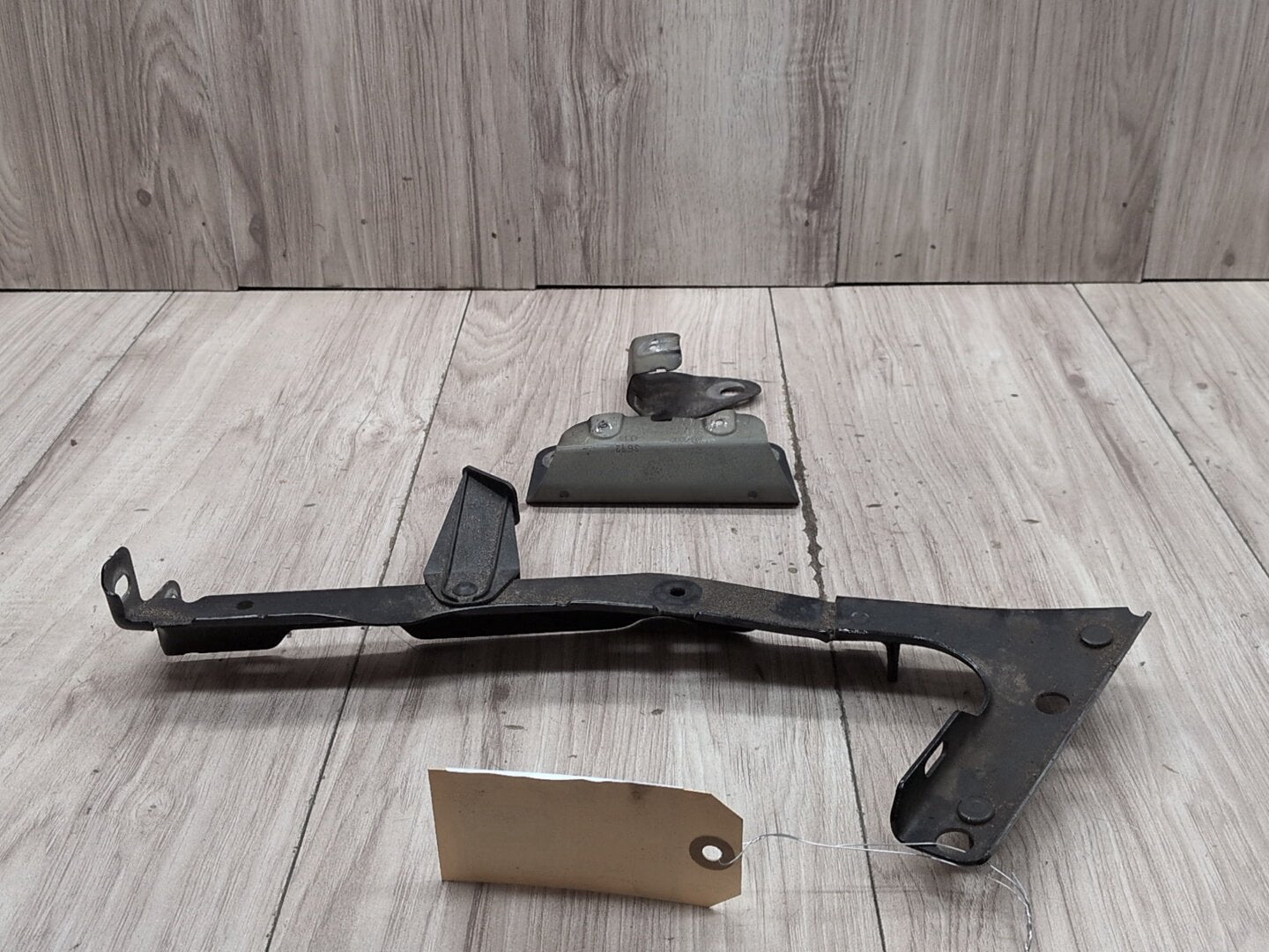 2008 - 2017 Audi S5 8T Front Left Driver Fender Brackets SET
