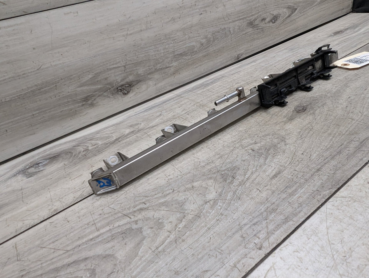 2007-2013 BMW E93 328i N52B30M1 Engine Motor Fuel Injector Rail Line 7551498