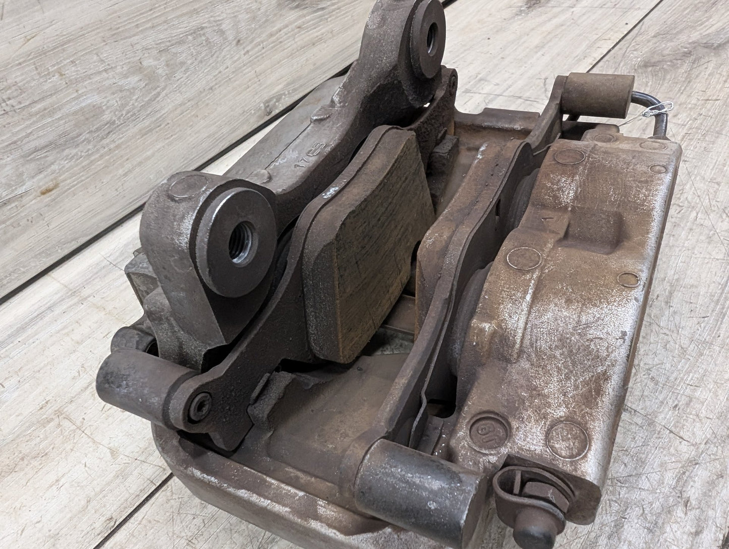 NOTE* OEM BMW G05 G06 40 G20 G22 G23 G26 G30 Front Right Passenger Brake Caliper