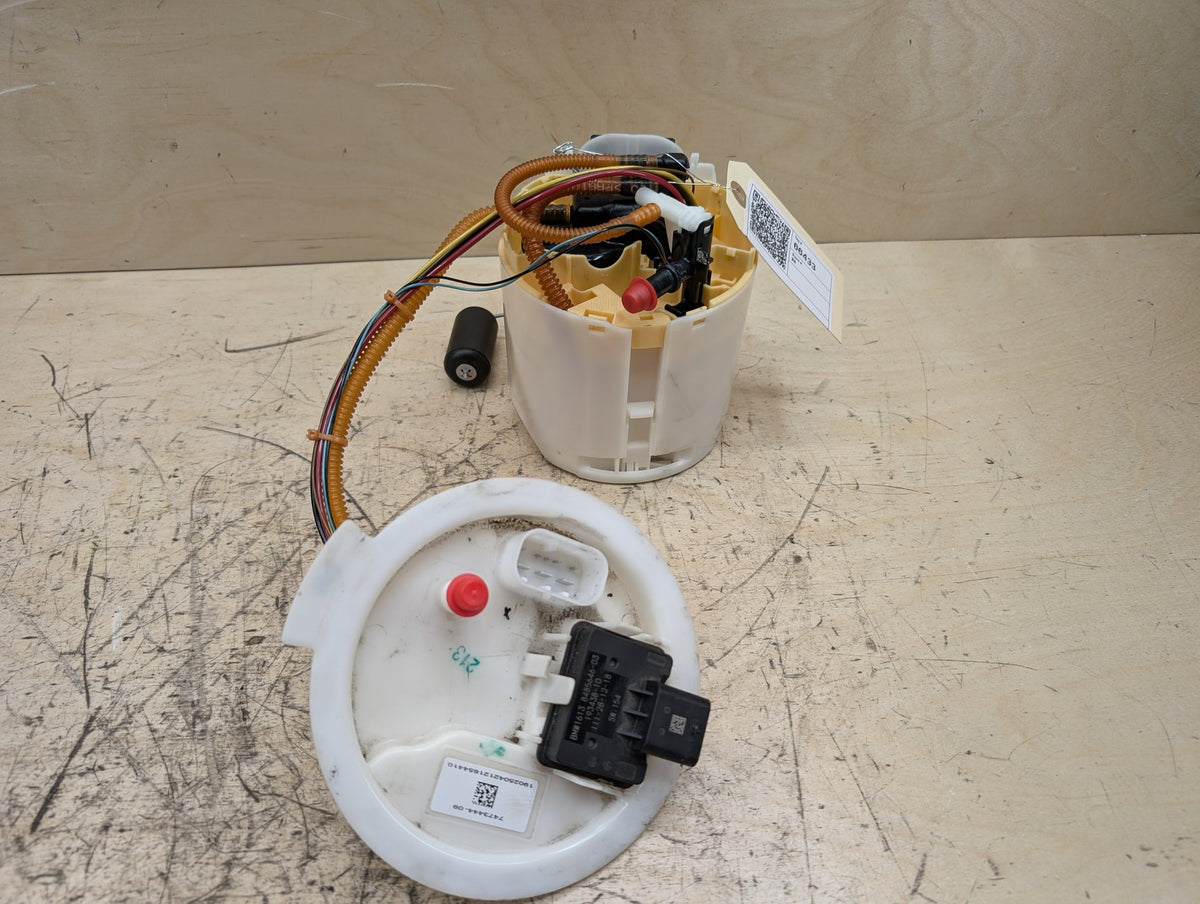 OEM BMW G20 G22 G23 G26 G42 330 M340 430 M440 Gas Tank Mounted Sending Fuel Pump