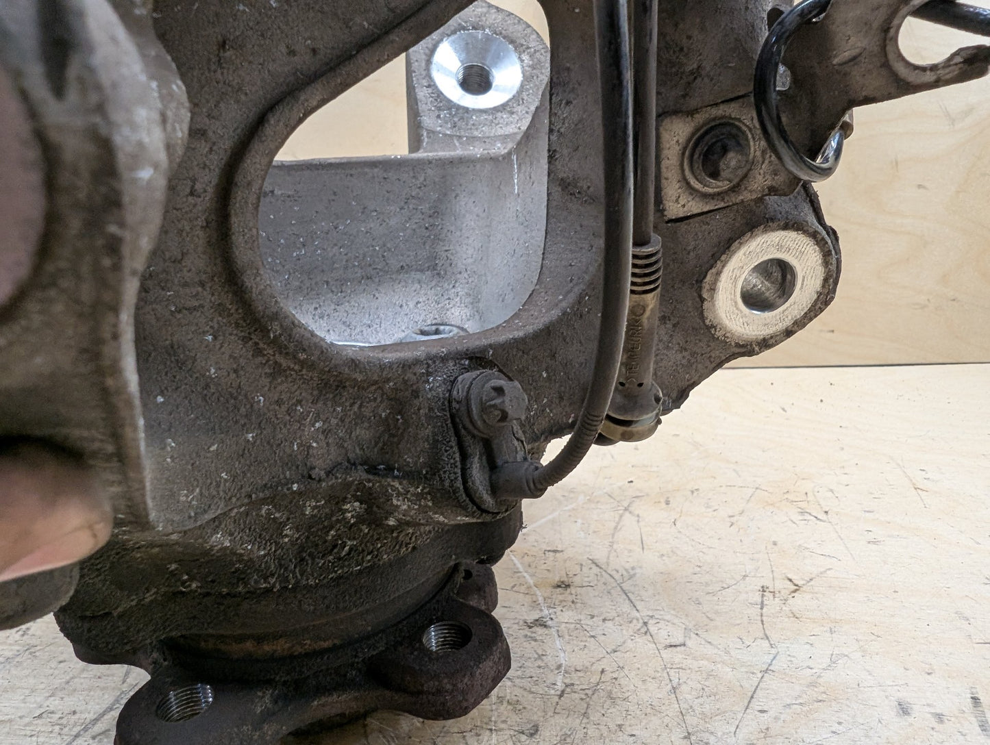 2016-2022 BMW 750i G12 Rear Right Passenger Spindle Knuckle w/ Bearing 6865662