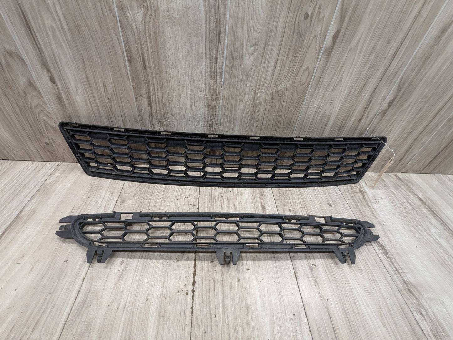 2011 - 2017 BMW X3 F25 Front Middle Center Bumper Cover Grille 8048097 N20B20O0