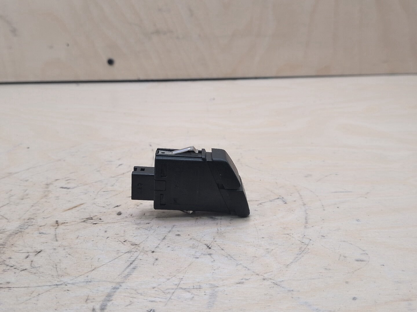 2011-2016 BMW X3 F25 AUX/ USB Charger Port Socket 9161896