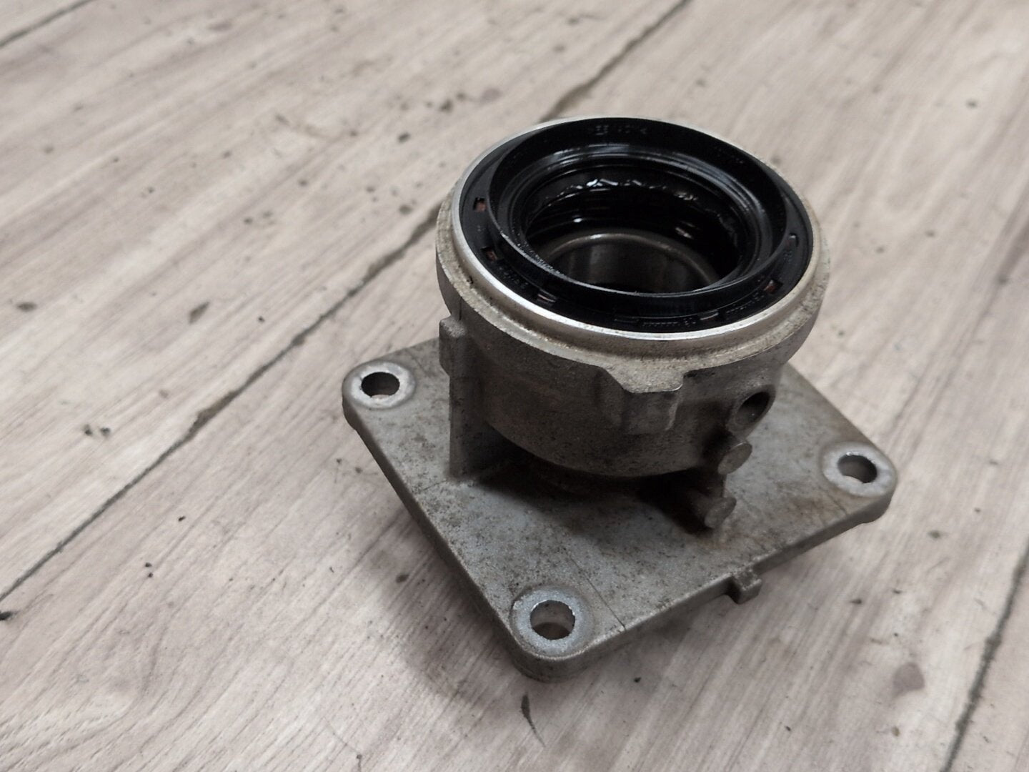 2016-2022 BMW 750i G12 Front Differential Axle Carrier Support Mount Bracket 7563779