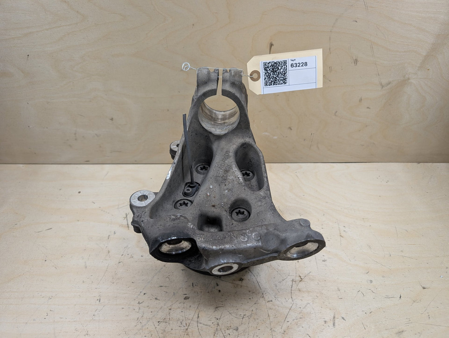 2012-2018 BMW 328i F30 Front Left Driver Spindle Knuckle w/ Bearing 6792287