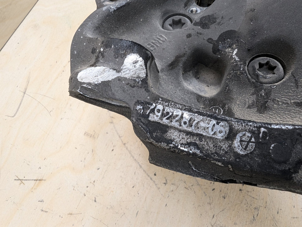 2012-2018 BMW 320i F30 Front Left Driver Spindle Knuckle w/ Bearing 6792287