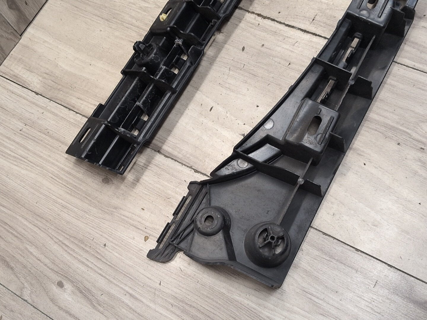 2012-2018 BMW M6 F06 Left Driver Side Skirt Rocker Panel Brackets SET 7276347