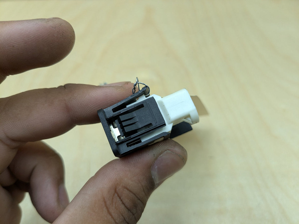12-20 OEM BMW F22 F23 F30 F32 F33 F36 F48 F80 F82 F83 M3 M4 Aux Audio Input USB