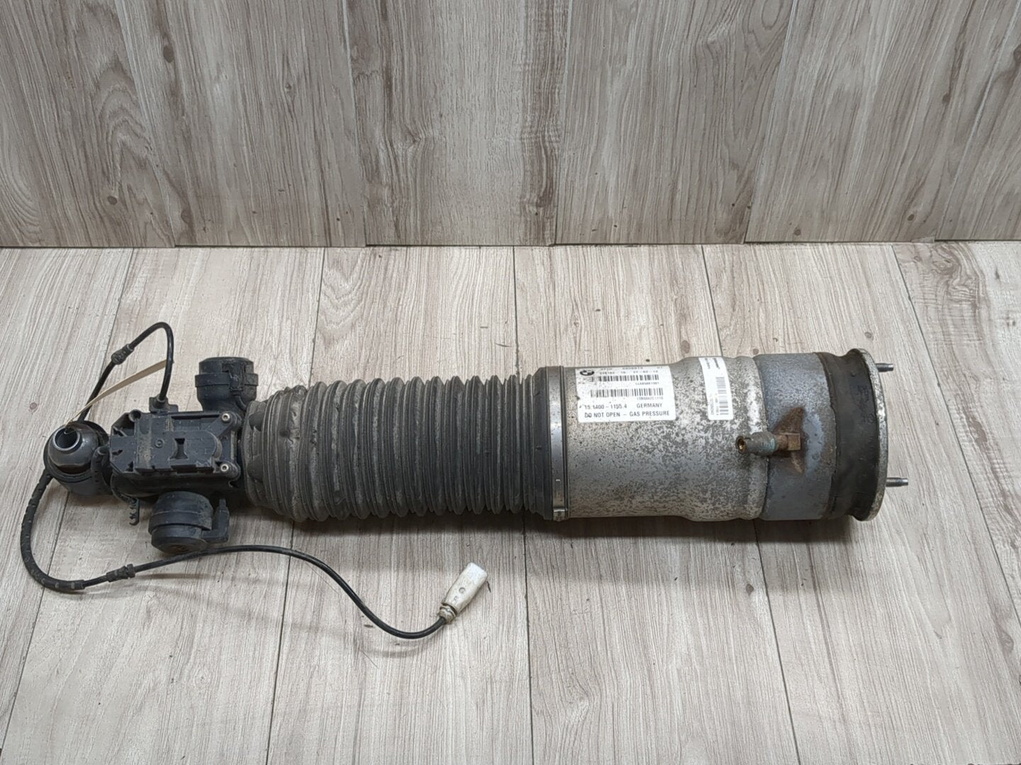 2013 BMW 750i F01 Rear Left Driver Spring Strut Shock Absorber 6858813 13-15 LCI OEM BMW F01 F02 750 760 B7 REAR Left Driver Air Strut Shock Absorber