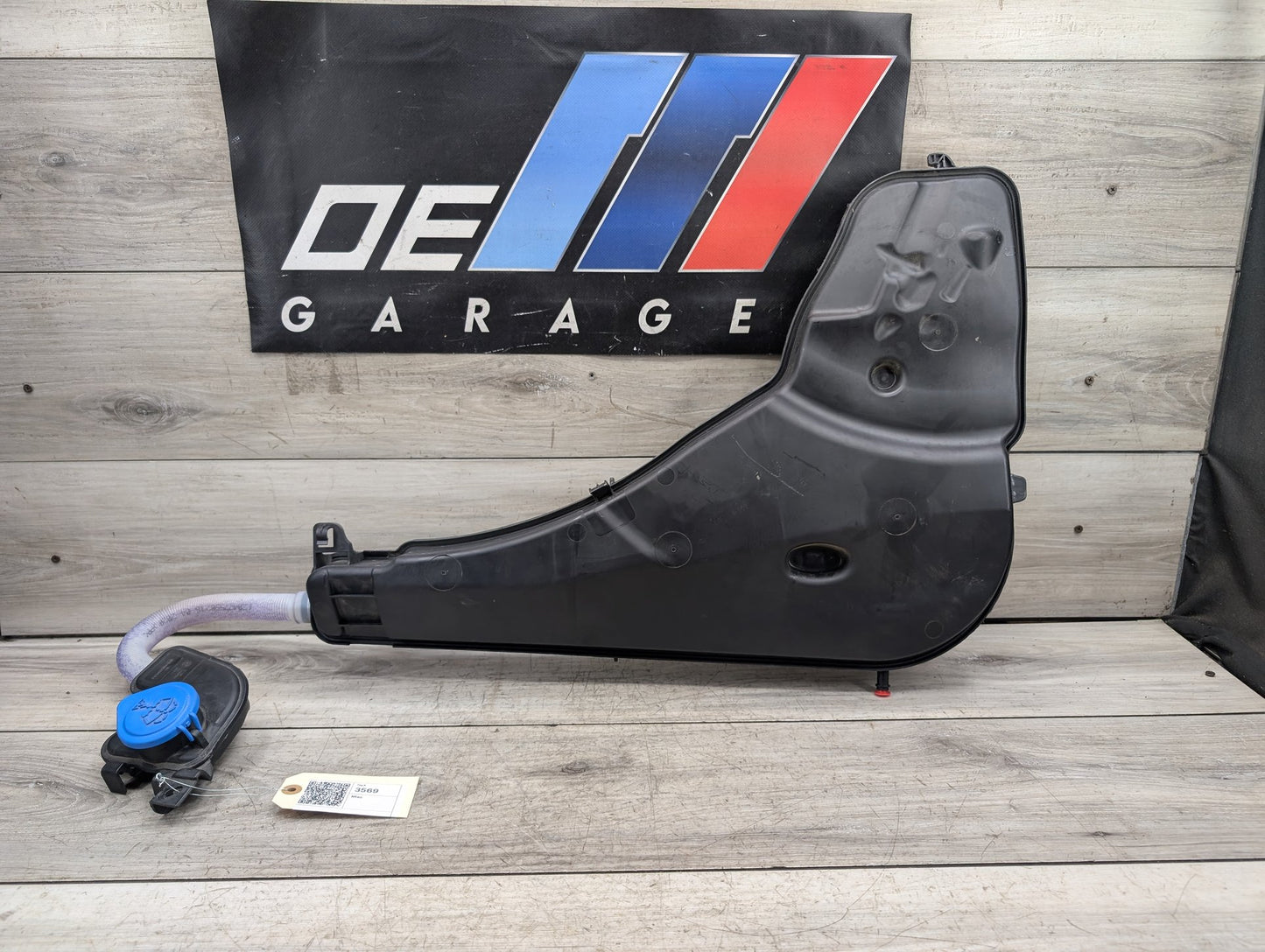 2019-2026 BMW X5 G05 Windshield Reservoir Tank Assembly 7499828