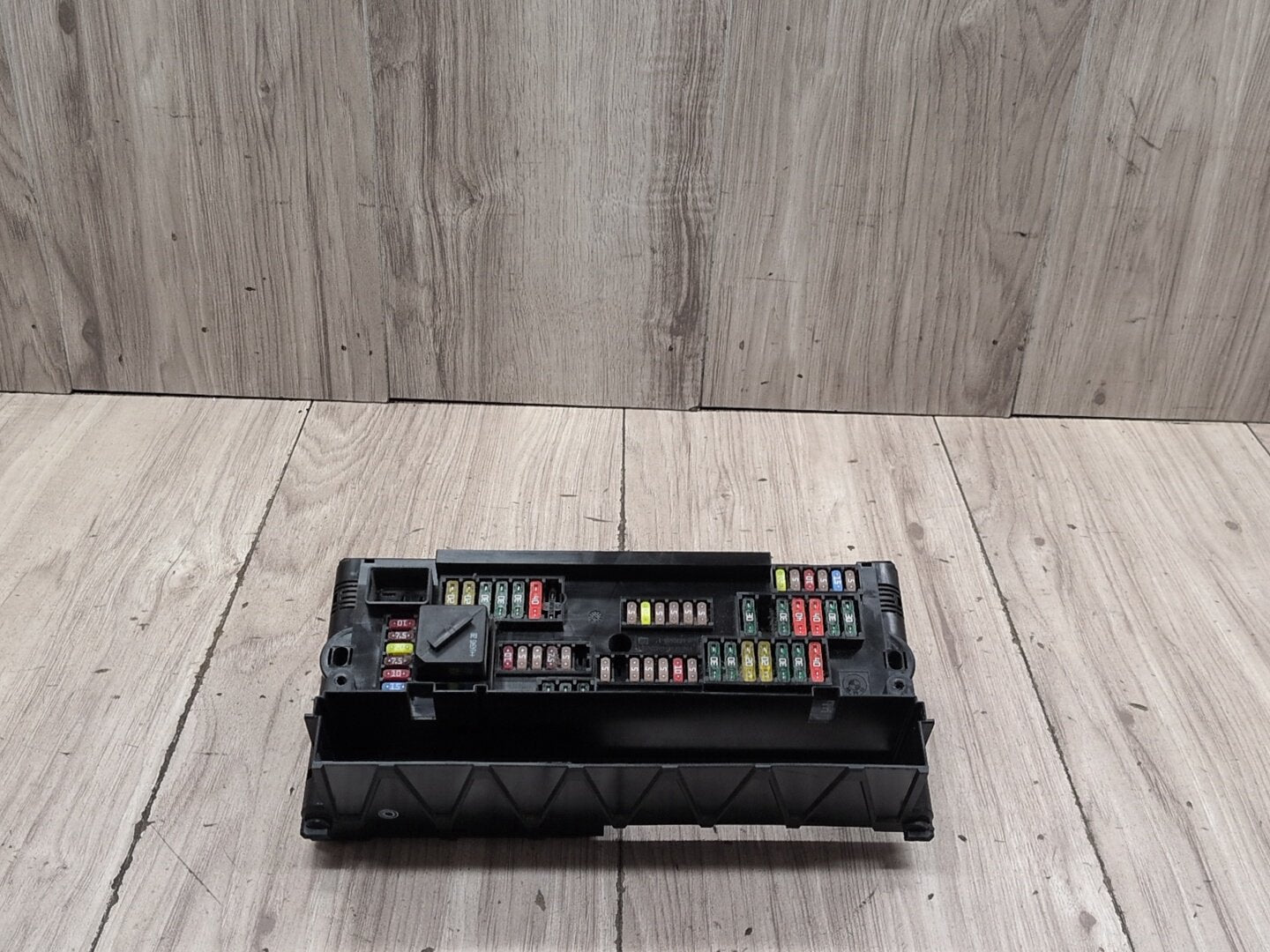 2012-2018 BMW M6 F06 Front Power Distribution Fuse Box 9252815