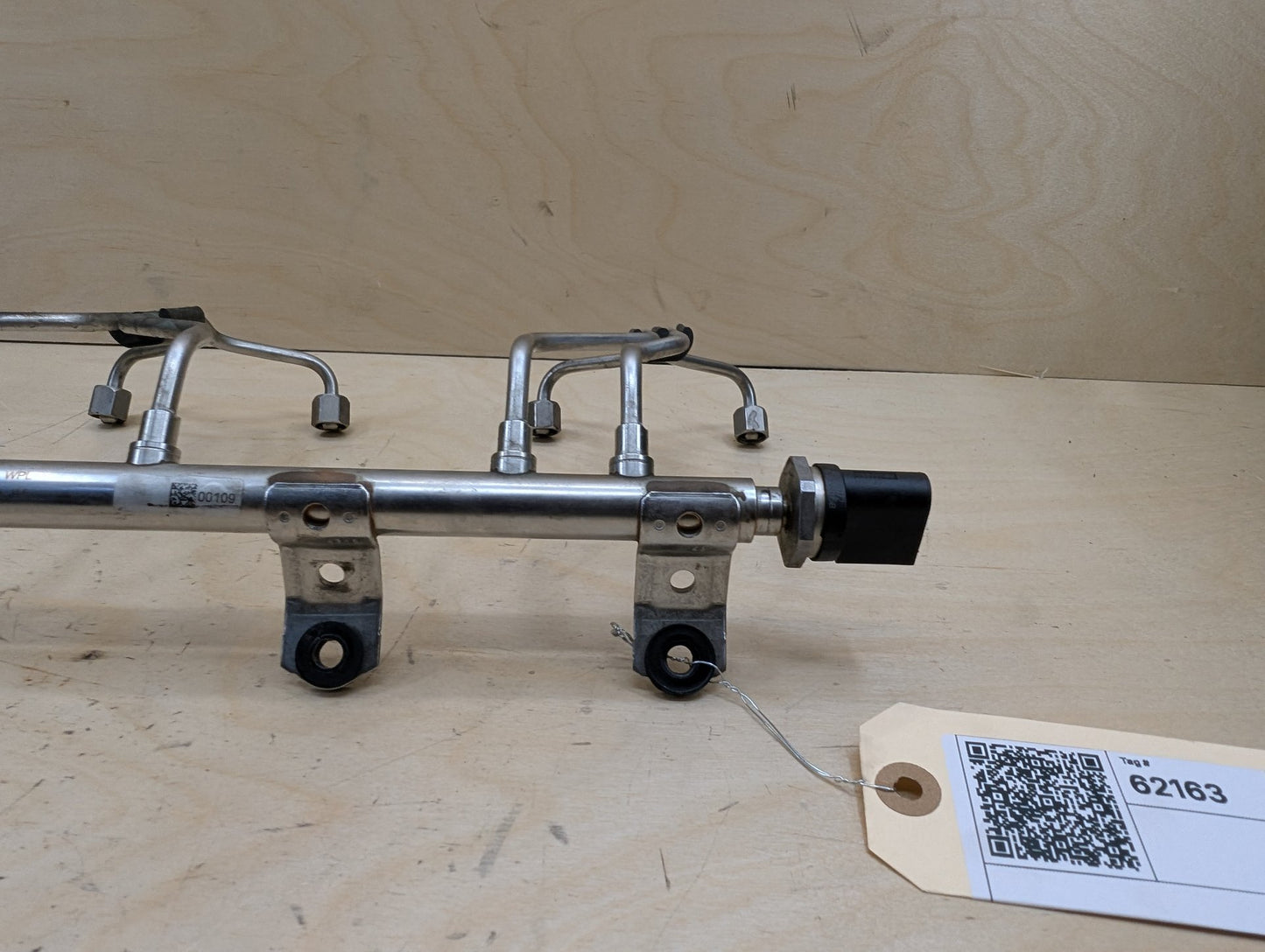 2015-2019 BMW F16 X6 N55B30M0 Engine Motor Fuel Injector Rail Line 7649710