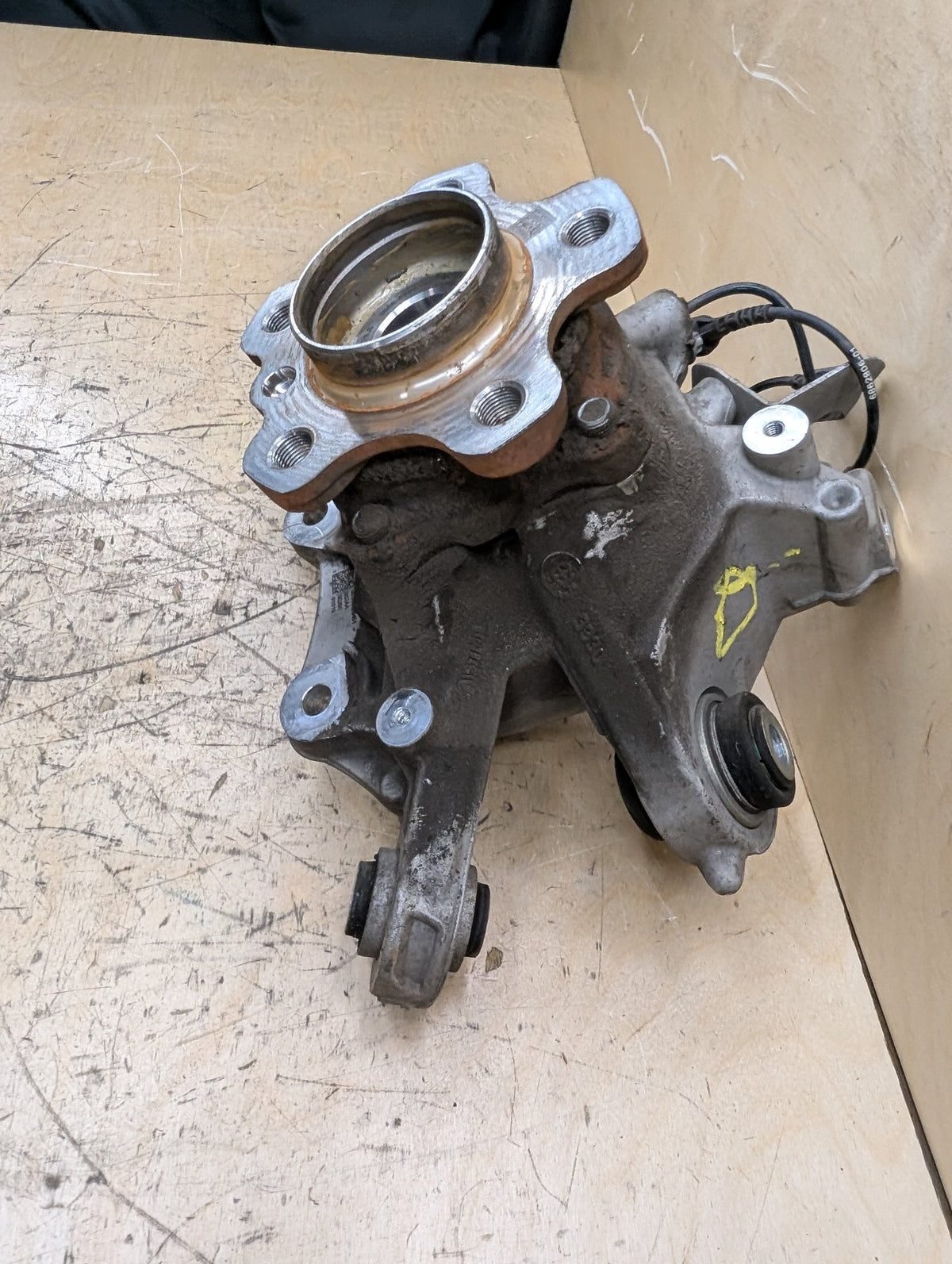 19-25 OEM BMW G20 330 M340 REAR Left Driver Side Knuckle Hub Spindle Bearing