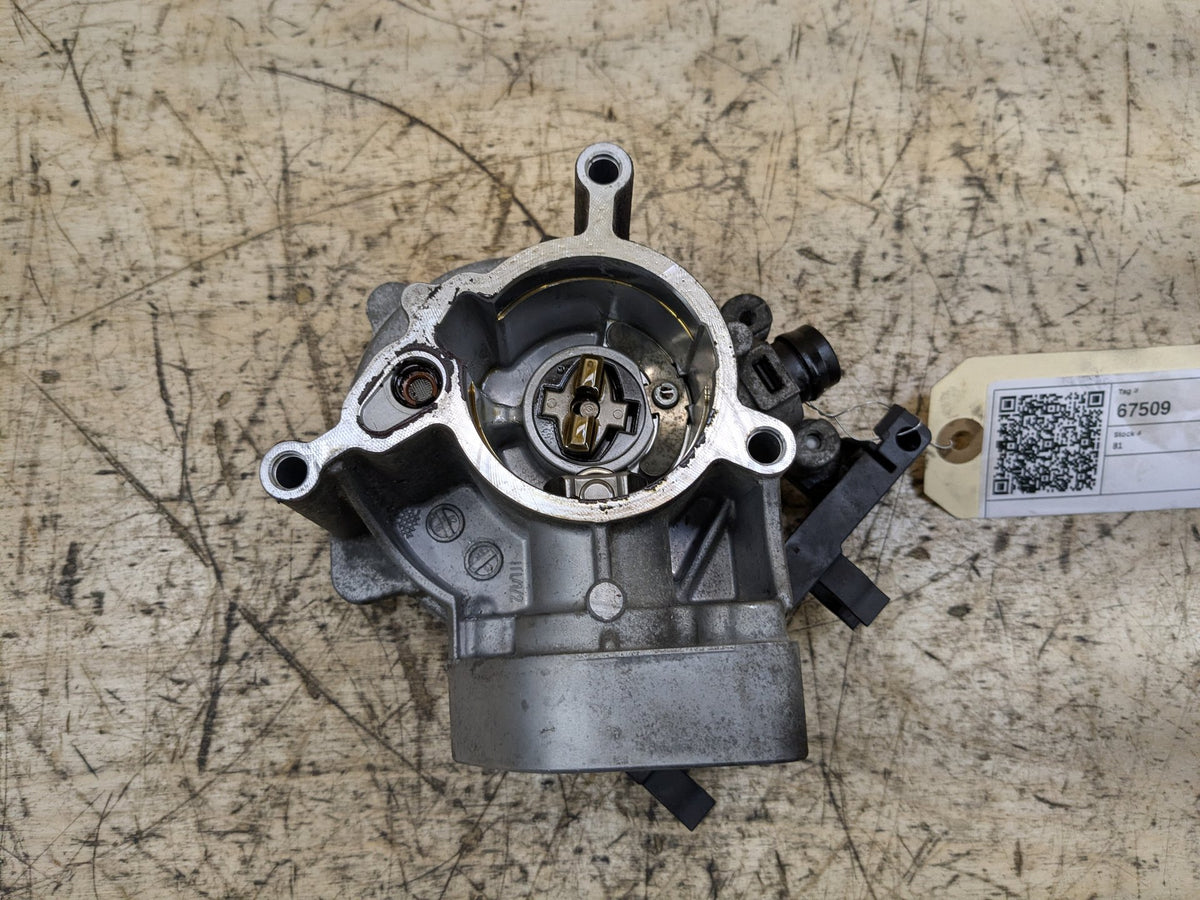 2012-2018 Audi C7 A6 CYNB Engine Motor Vacuum Pump 06L145100F
