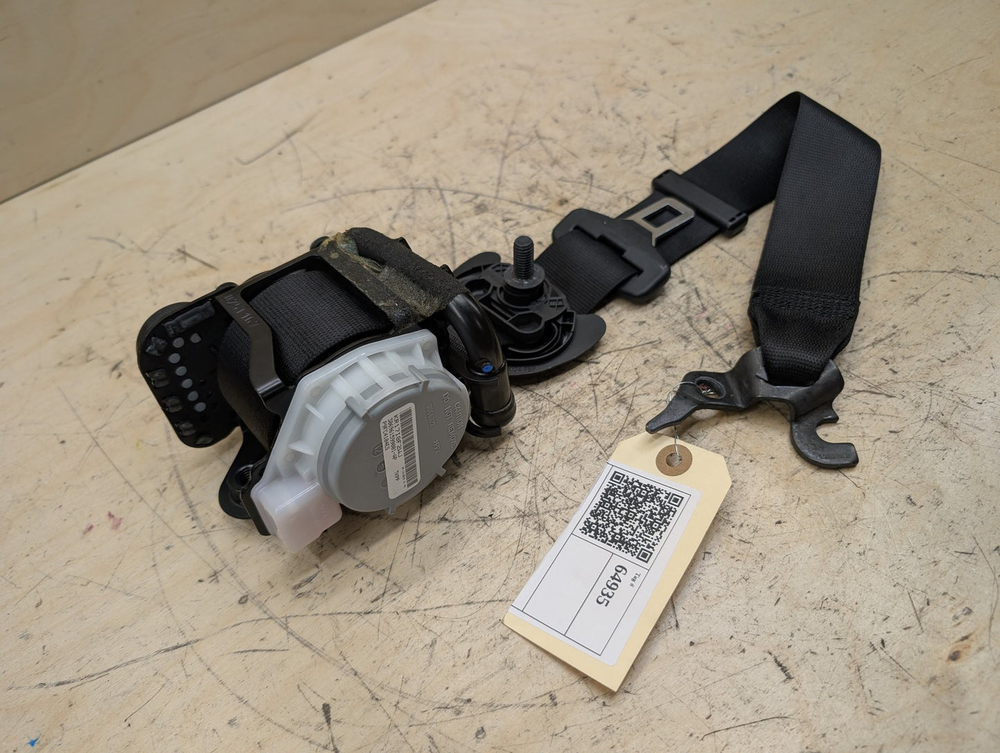 OEM BMW F25 X3 F26 X4 Front Right Passenger Seat Belt Seatbelt Retractor Black