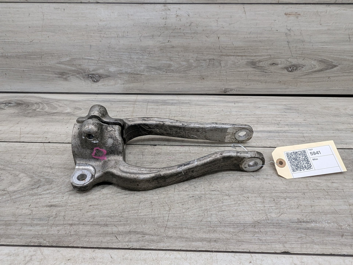 2016-2022 BMW 750Li G12 Front Left Driver Spring Strut Shock Absorber Bracket 6861199