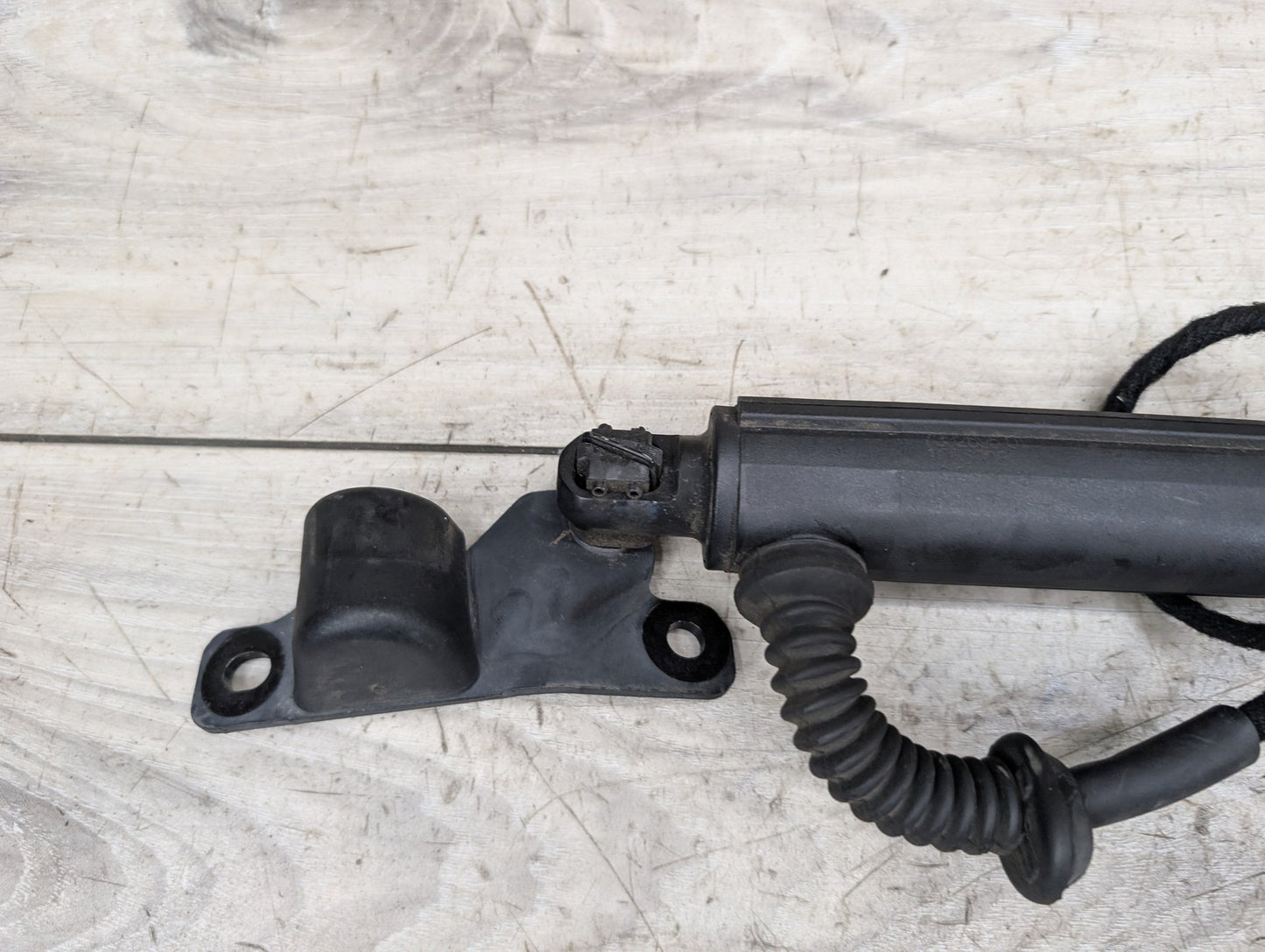 2007-2013 BMW X5 E70 Rear Left Driver Liftgate Trunk Lid Strut Shock Support 7332695