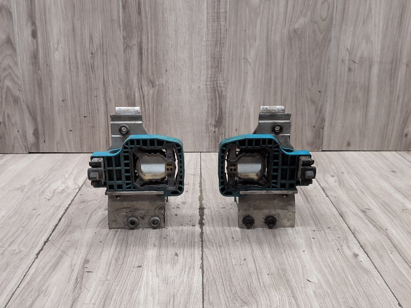OEM BMW F90 F93 G11 G12 G16 G30 M5 Radiator Mount Support Bracket Left Right SET