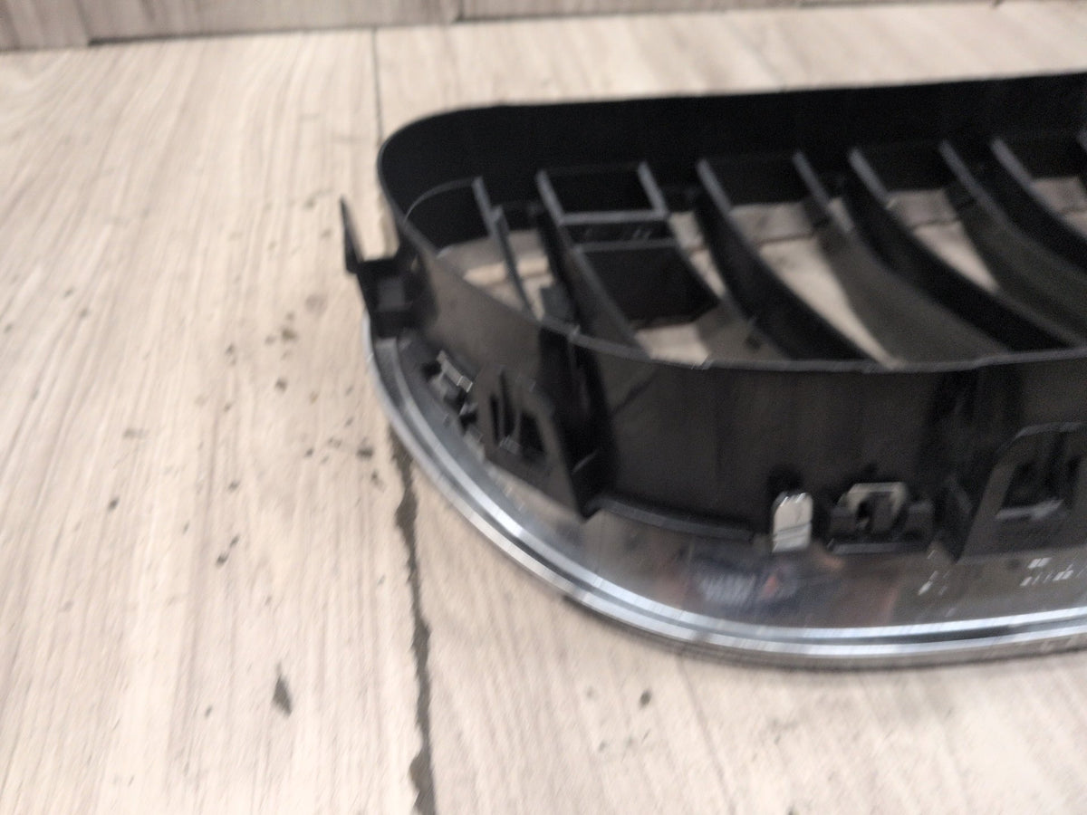2011-2016 BMW M5 F10 Front Left Right Upper Bumper Grilles SET 8057228 OEM