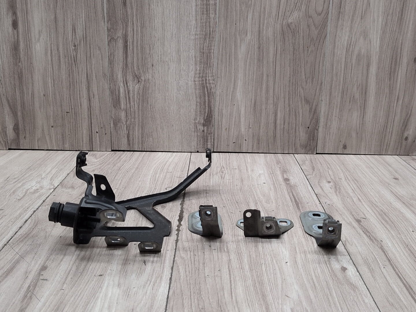 2011 - 2016 BMW 535i F10 Front Left Driver Fender Brackets SET 7207209 N55B30A
