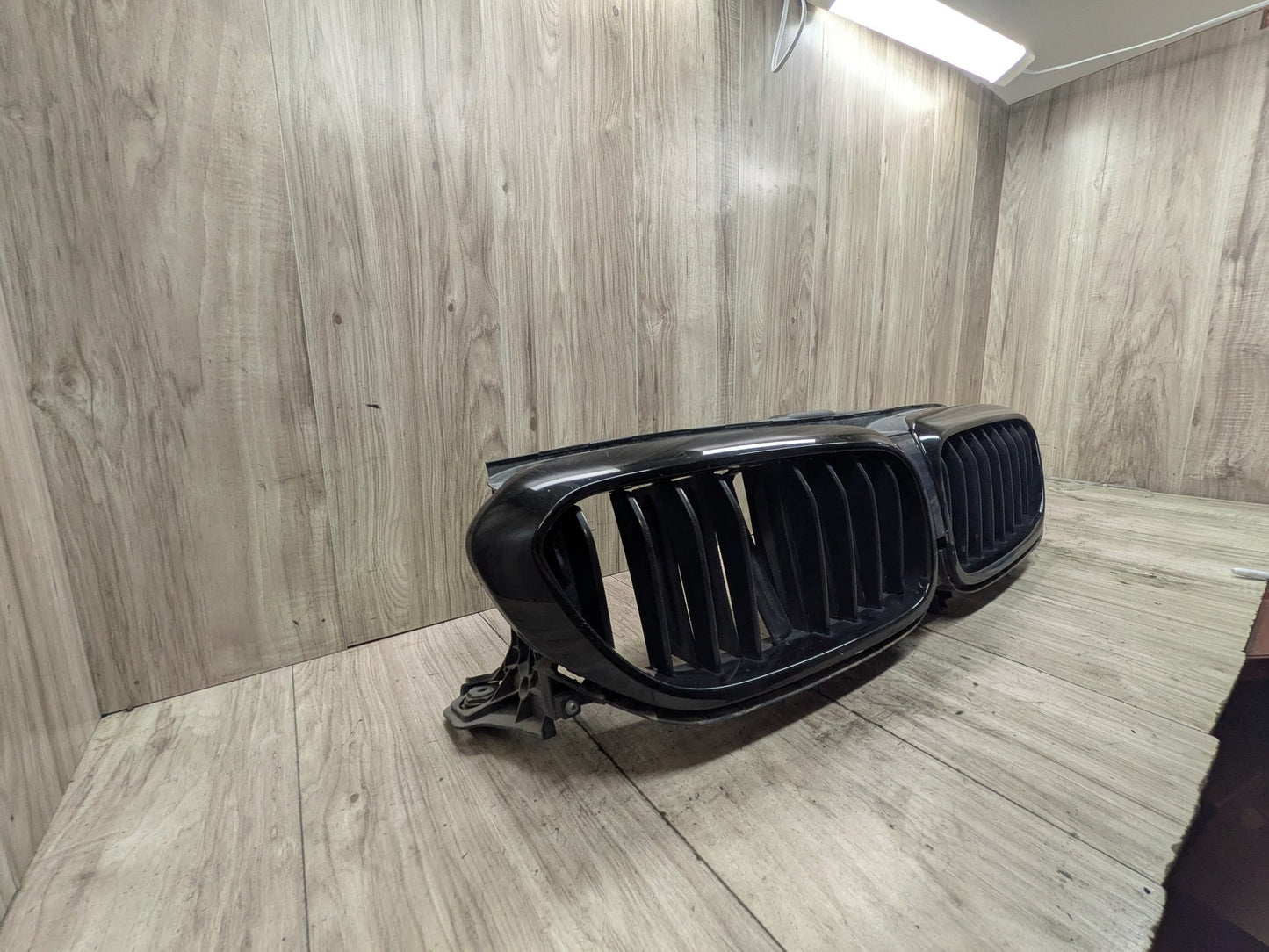 NOTE 17-20 BMW M550i G30 Front Bumper Radiator Air Flap Shutter w/ Kidney Grille