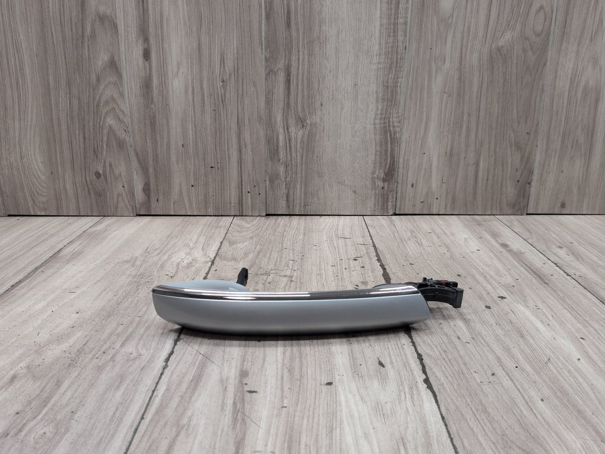 2016-2019 BMW 740Li G12 Right Passenger Door Handle w/ Comfort Access 7411034
