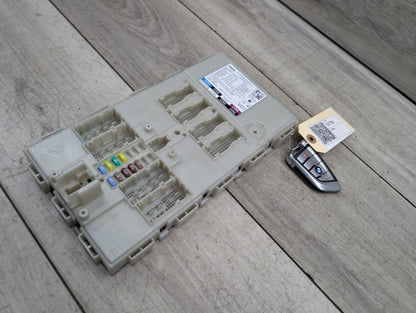 2016 BMW 750Li G12 Bdc Body Domain Fem Control Module 6820556
