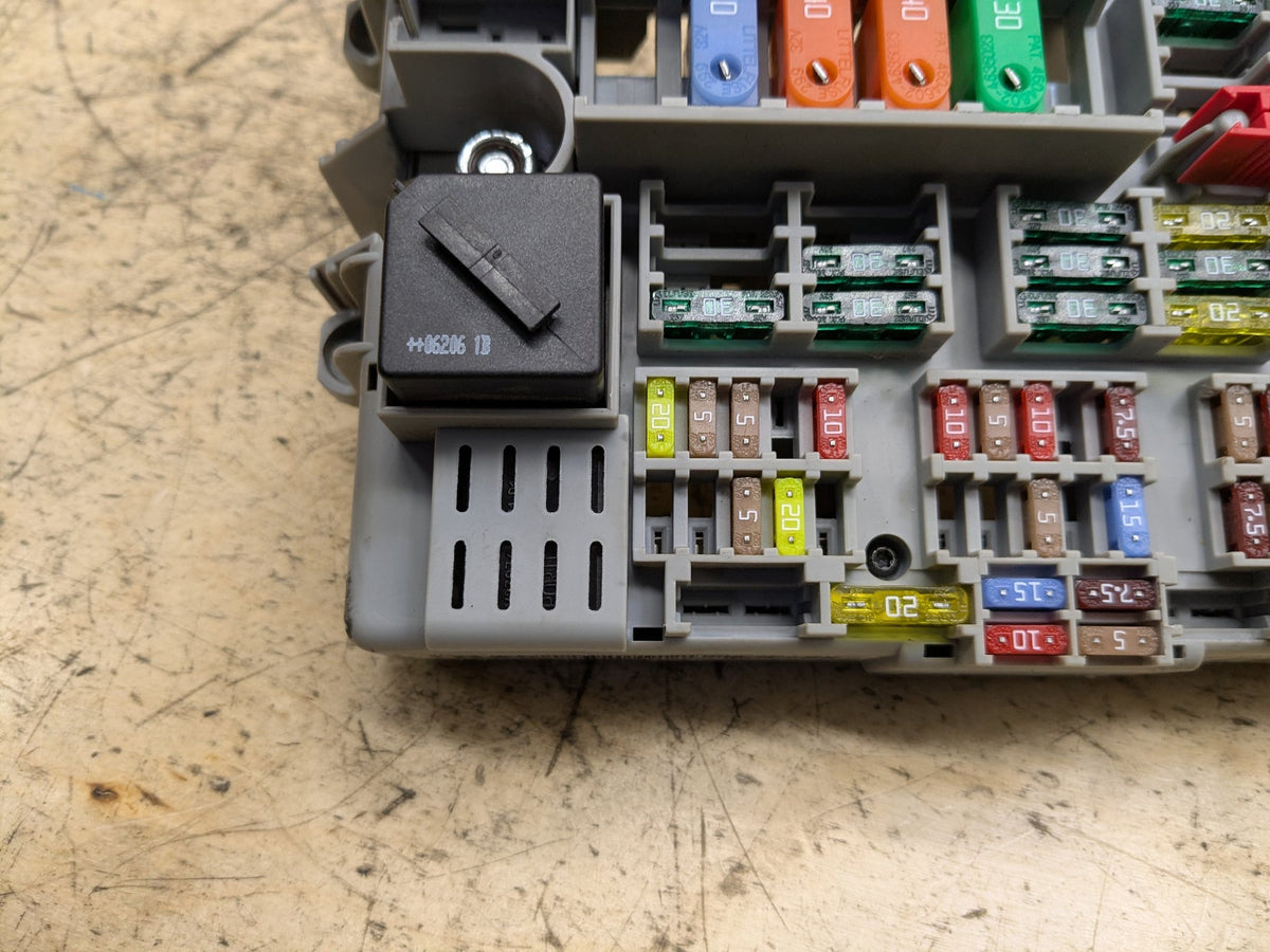 2007-2013 BMW 335i E92 Front Power Distribution Fuse Box 6906622 OEM