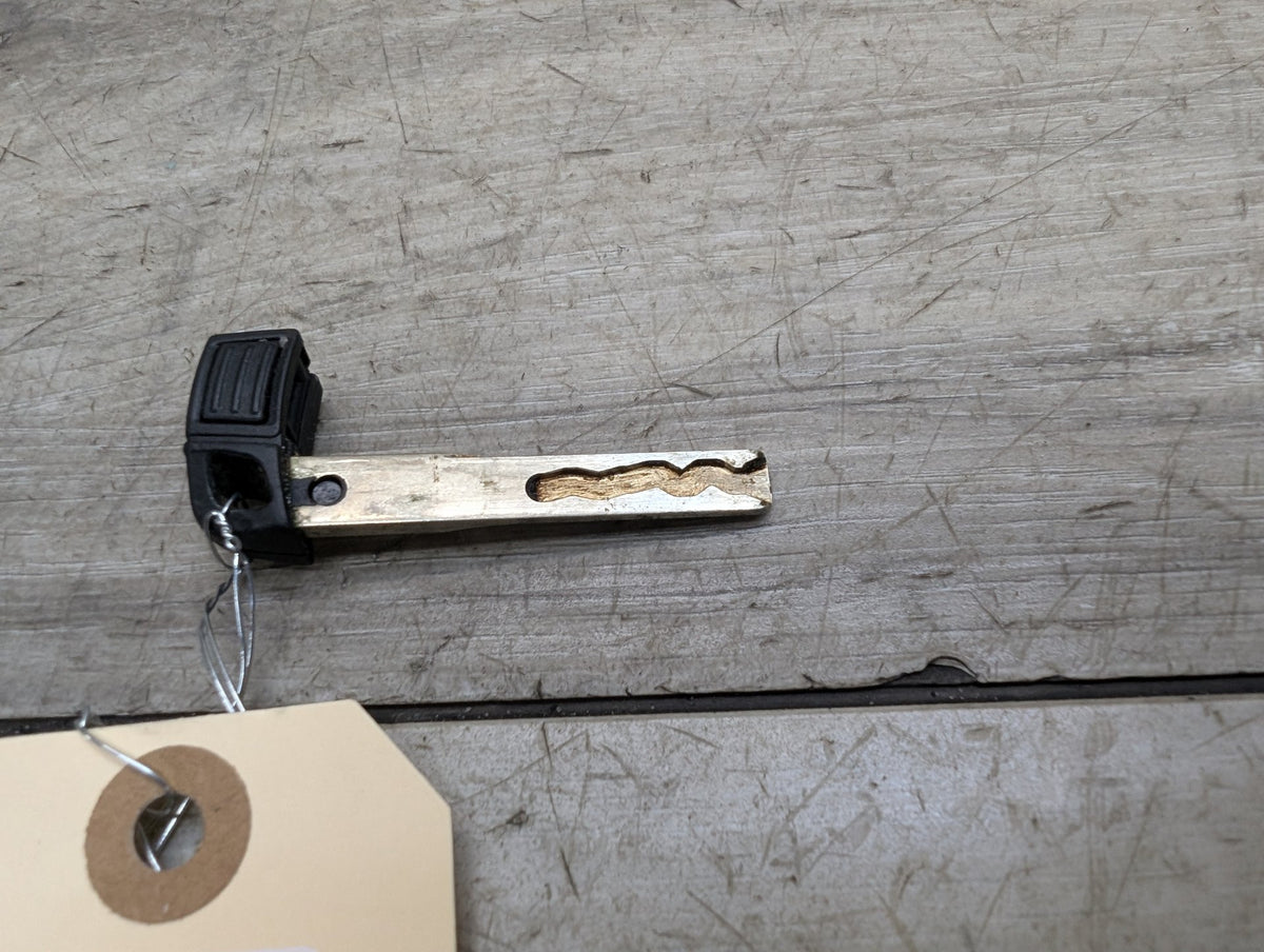 2008-2013 BMW 128i E82 Front Left Driver Key Lock Mechanism w/ Key 7161429 OEM