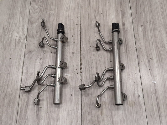 2013 - 2014 BMW 750i F01 Engine Motor Fuel Injector Rail Line SET 7642155 N63B44O1