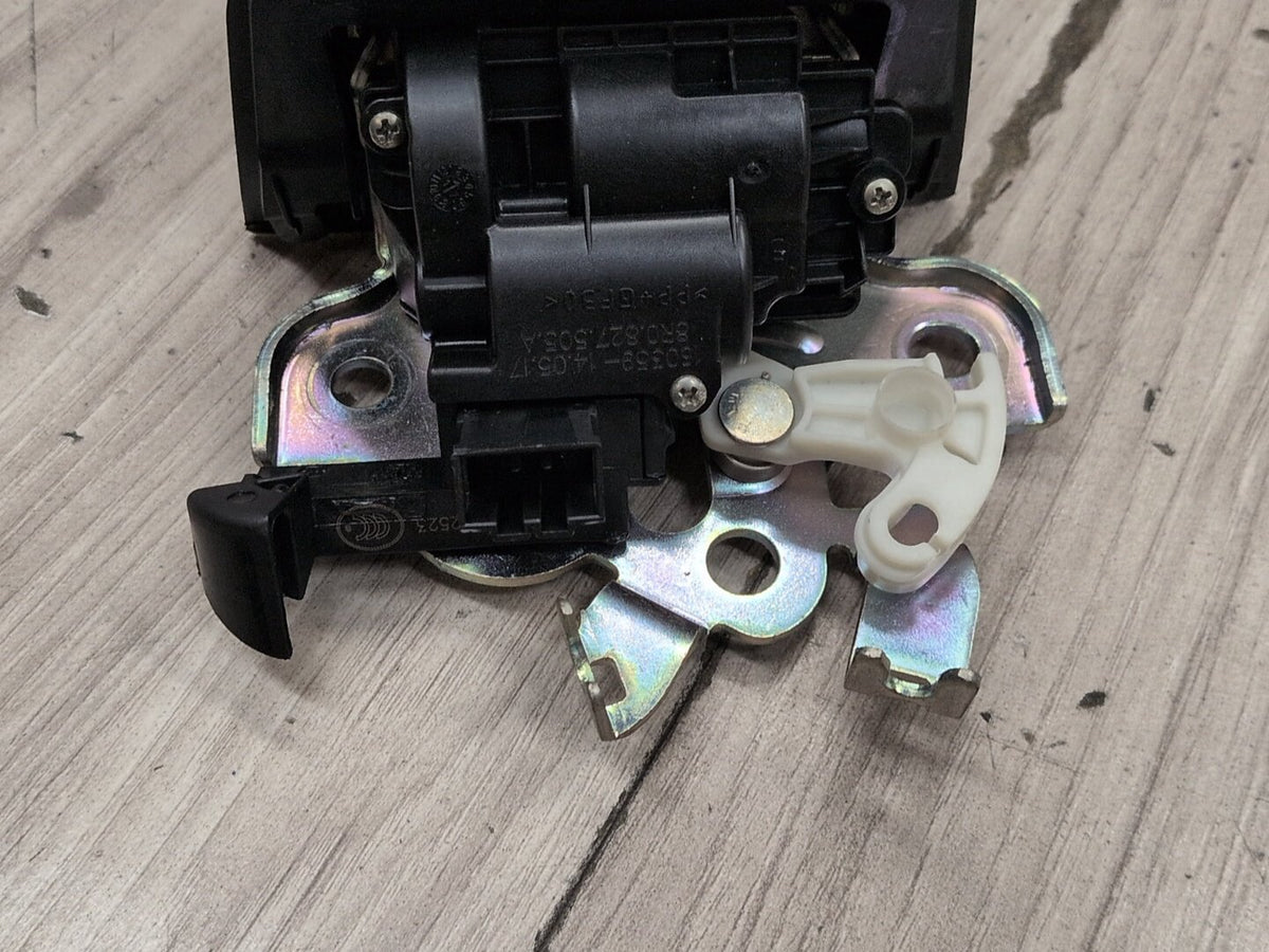 2015-2018 Audi Q3 8U Liftgate Trunk Lid Liftgate Lock Latch Actuator 8R0827505A OEM