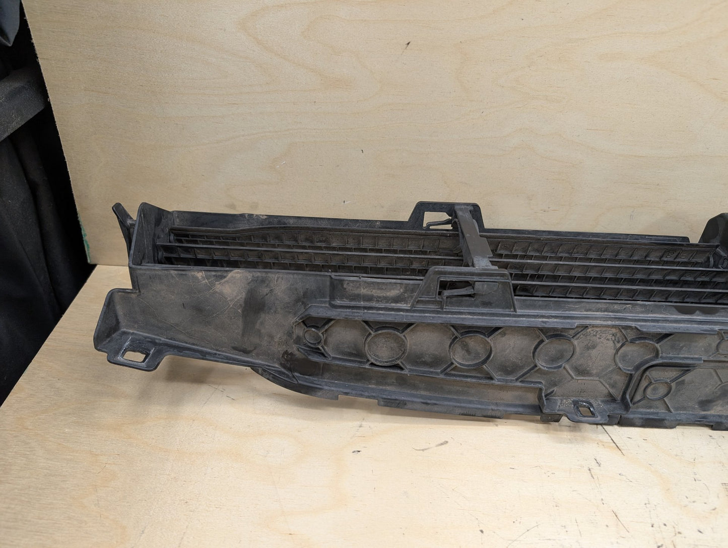 2018-2024 BMW X3 G01 Front Lower Radiator Air Flap Shutter 7497231