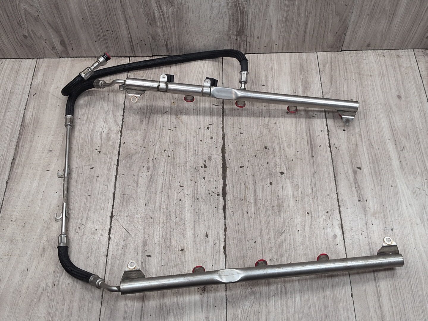 2004-2010 BMW E64 M6 S85B50A Engine Motor Fuel Injector Rail Line SET 7834120