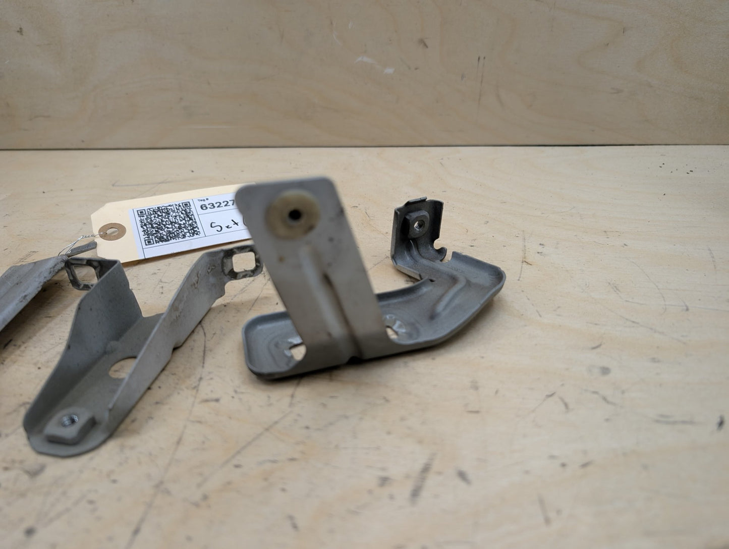 12-20 OEM BMW F30 F32 F33 F36 Front Left Driver Fender Wing Holder Bracket SET