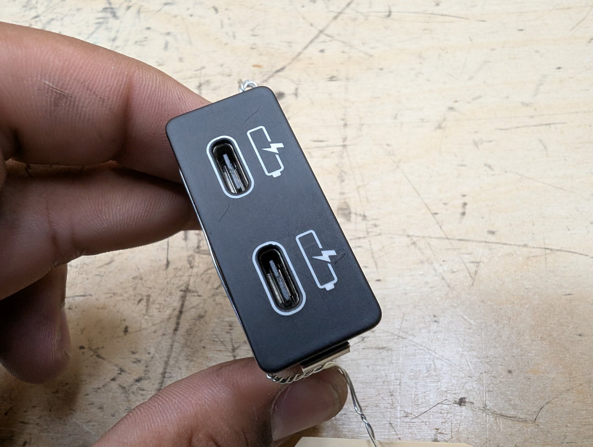 OEM BMW F48 F97 G01 G12 G20 G26 G30 USB Type C Socket Charger Port Connector