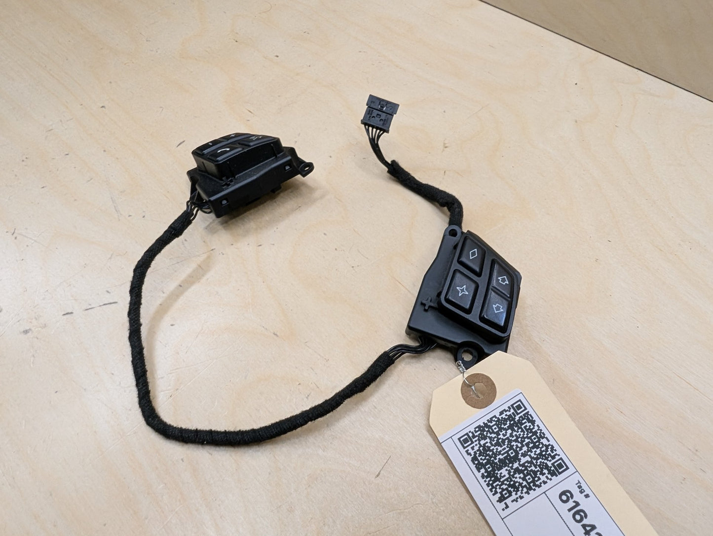2007-2013 BMW 335i E93 Steering Wheel Switch Buttons 9123287