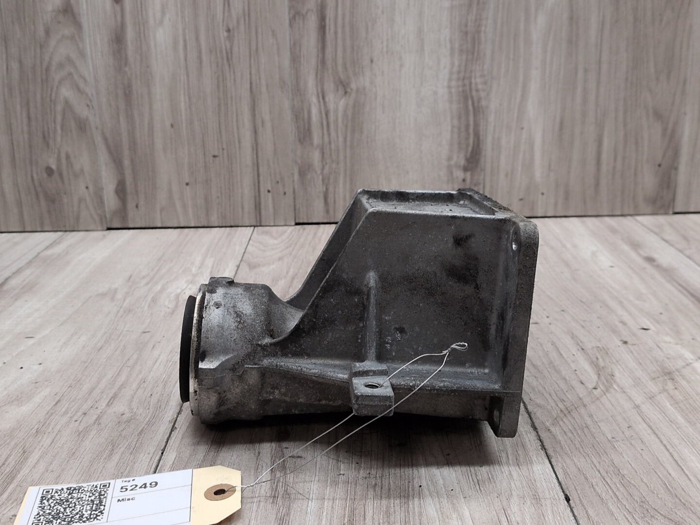 2004-2010 BMW X3 E83 Front Differential Axle Carrier Support Mount Bracket 7527386