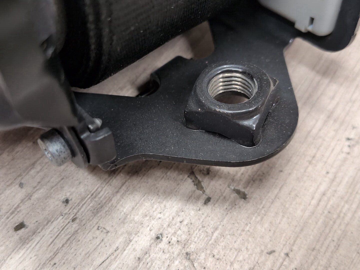 2015-2018 Audi Q3 8U Rear Left or Right Seatbelt Seat Belt Retractor 8U0857805A