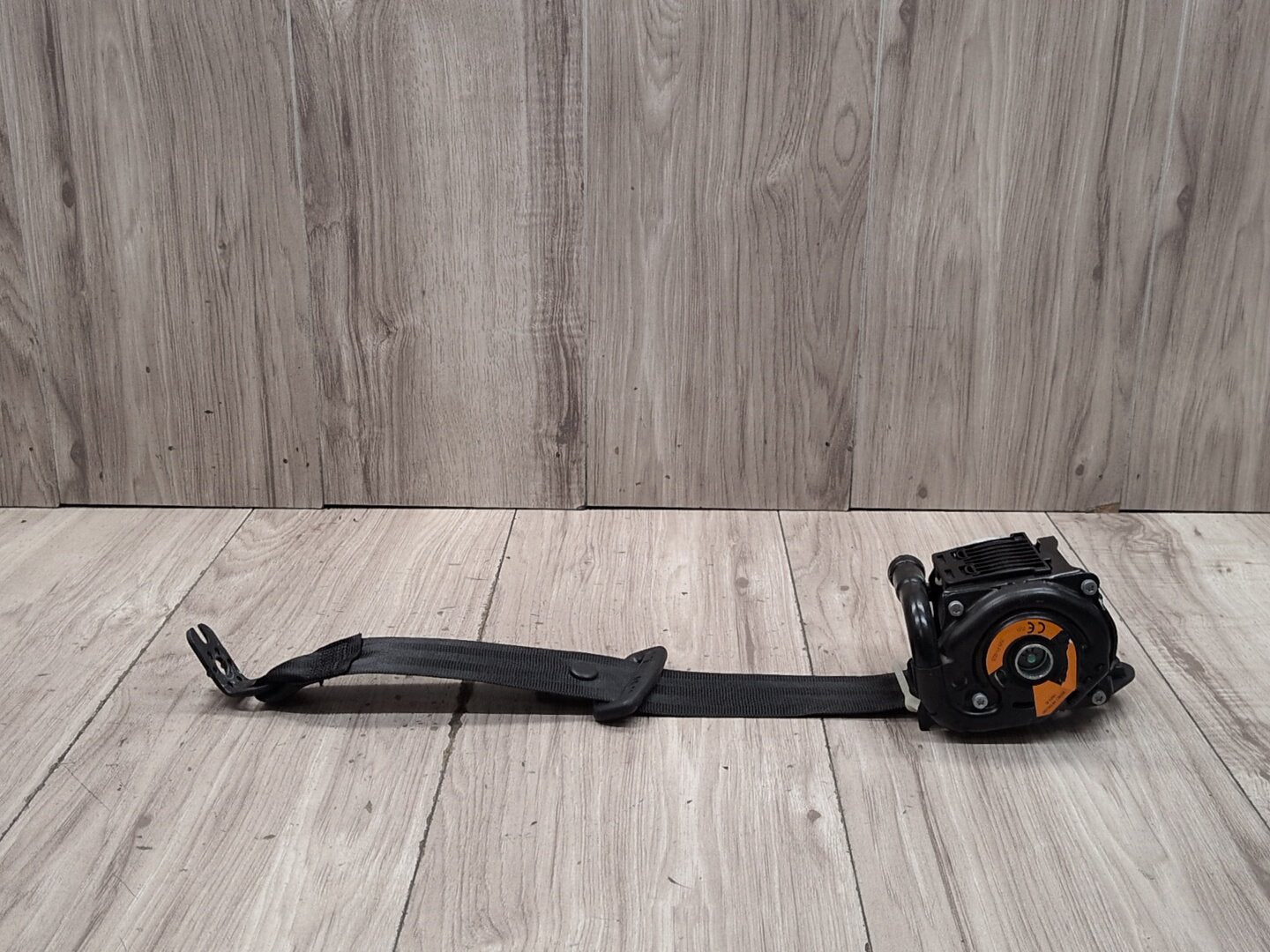 2015-2018 Audi Q3 8U Rear Left or Right Seatbelt Seat Belt Retractor 8U0857805A