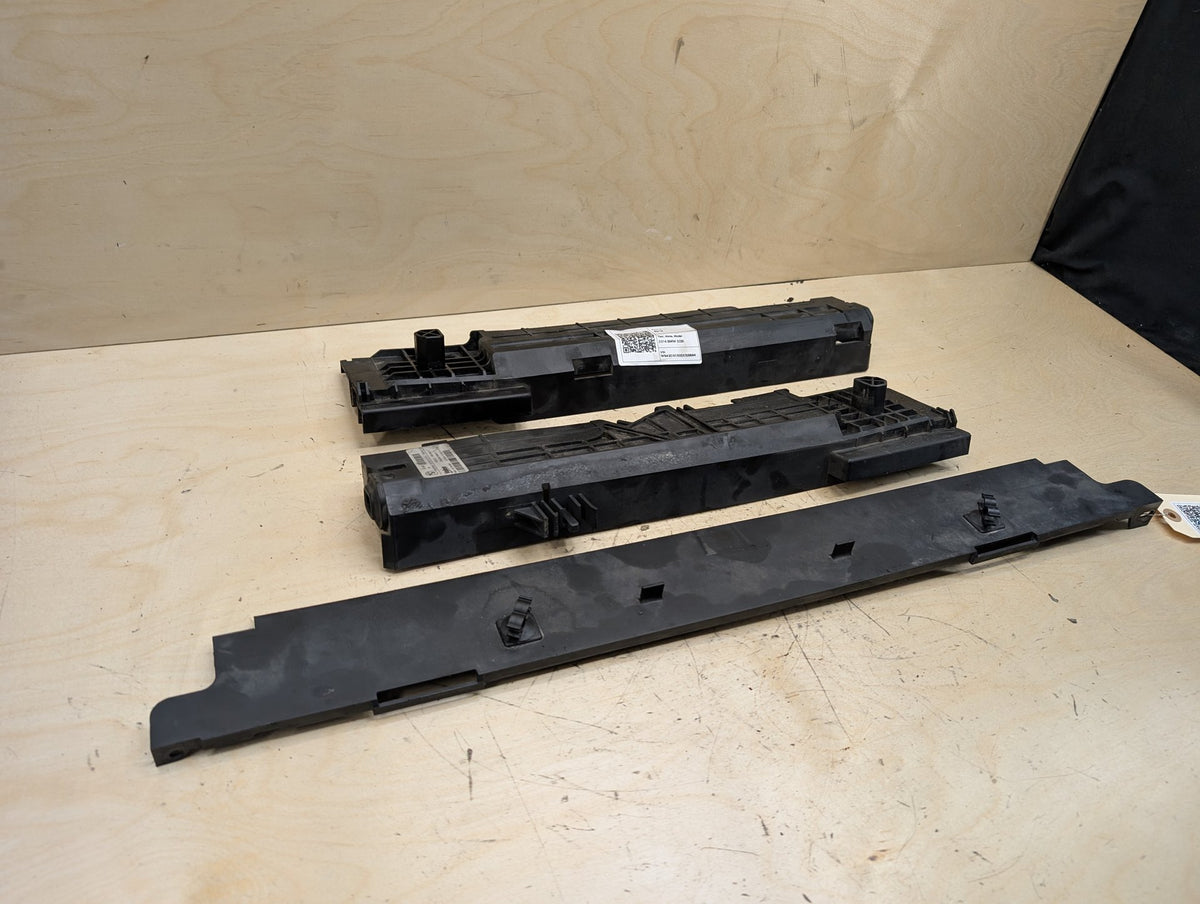 2012-2018 BMW 328i F30 Right Passenger Side Rocker Panel Brackets SET 8507422