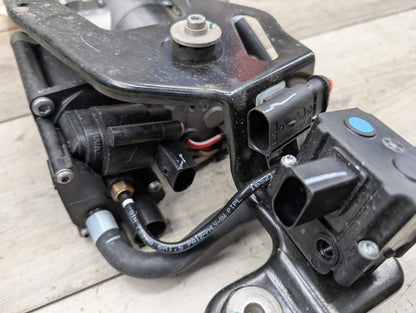 2014 - 2018 BMW X5 F15 Air Suspension Compressor Pump 6875177 N63B44O1